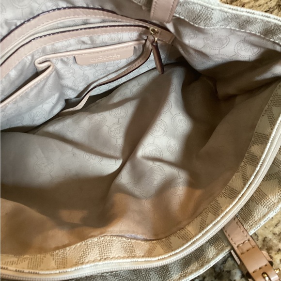 Sold - Picture 3 of 9